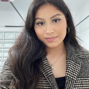 Meet your Posher, Magaly